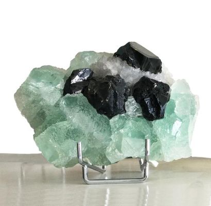 null Jolie FLUORINE de Taolin mine, Chine (15 cm environ) : cristaux octaèdriques...