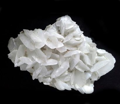 null Lot de deux minéraux : plaque de CALCITE en pétales blancs, de Chine (12 cm);...