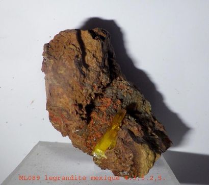 null Deux minéraux anciens du Mexique : MIMETITE concrétionnée jaune vif, mais terne,...