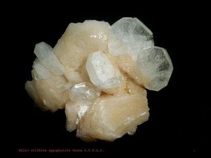 null Quatre minéraux anciens de Poona, Indes : SCOLECITE en gerbe (16 cm) ; PREHNITE...