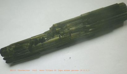 null Trois flottants du Brésil : SPODUMENE vert pale (10,5 cm) de "Urupca"; KUNZITE...