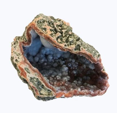 null Sept minéraux anciens du Maroc: élégante géode de CALCEDOINE (13 cm); VANADINITE...