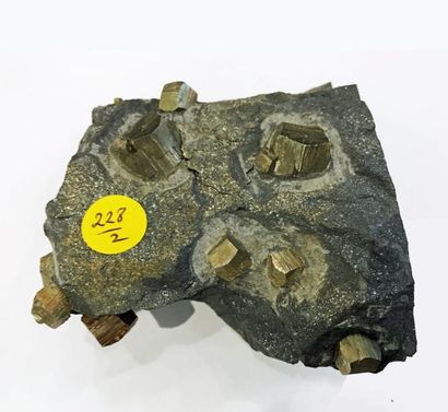 null Quatre minéraux anciens d'Espagne : jolie FLUORINE jaune de Villabona (15 cm)....