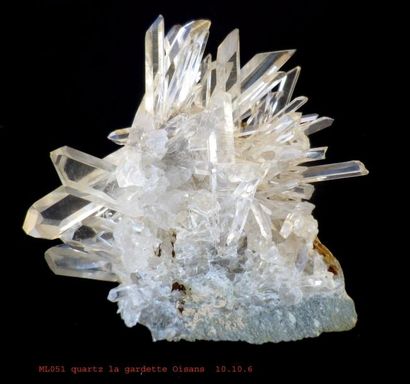 null QUARTZ : joli groupe cristallisé (10 cm) de La Gardette, Oisans (38). Quelques...