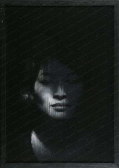 null Cyrille CHARRO (né en 1979)

Hikari

Photographie lenticulaire encadrée.

Numérotée...