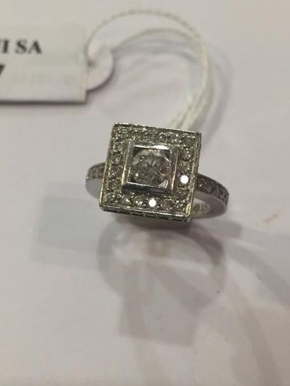  Bague en or gris 18K (750) ornée d'un diamant...