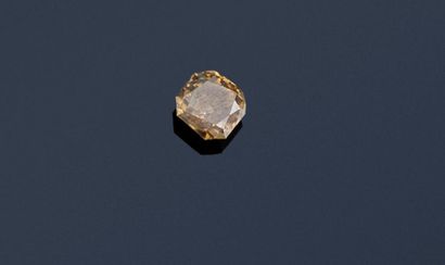  Diamant sur papier taille princesse 
Poids du diamant : 0,71 ct 
Accompagné d'un...