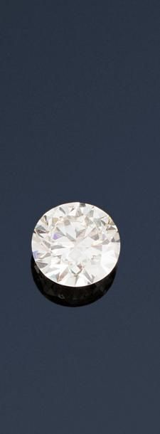  Diamant sur papier taille rectangulaire à pans 
Poids du diamant : 1,62 ct 
Accompagné...
