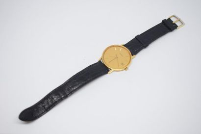  Montre bracelet d'homme à quartz en or jaune 18K (750) à guichet dateur, bracelet...