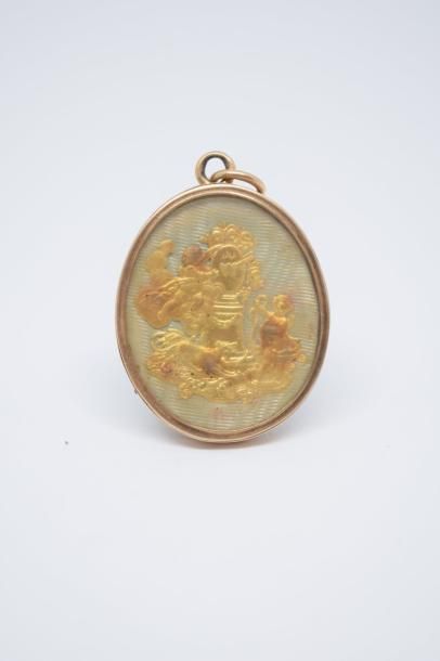null Médaillon ovale en alliage d'or 14K (585) orné d'une miniature portrait d'homme,...