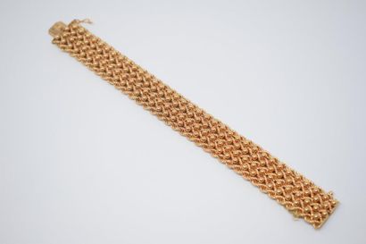 null Bracelet ruban souple en or jaune 18K (750) à maille cordée et perlée.
Tour...