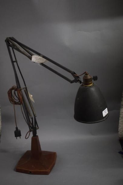 null ANGLEPOISE & HERMES PARIS

Lampe de bureau en métal noirci à deux bras articulés...