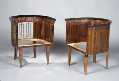 null TRAVAIL FRANCAIS 1930

Deux fauteuils corbeille en bois vernissé façon ébène...