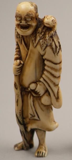 null Netsuke en ivoire sculpté, représentant un Gama Sen'nin , vêtu de son manteau...