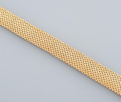 null Bracelet en or jaune 18k (750) à mailles tressées 

Poids brut : 63 g. ; Longueur...