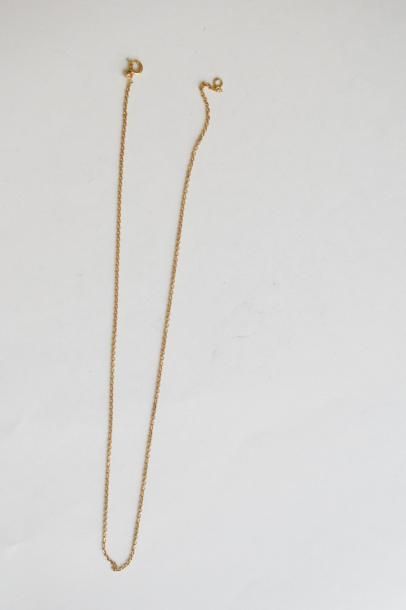 null [ Or ]

Chaine en or jaune 18k (750). L. : 42 cm. Poids : 3,42 g