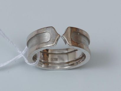 null Bague « Double C » en or gris 18K (750). Signée Cartier et numérotée. 

Poids...