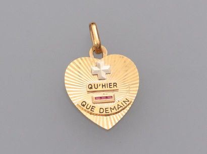 null AUGIS 

Médaille d'amour en or rose 18k (750) en forme de coeur "Plus qu'hier,...