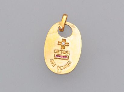 null AUGIS 

Médaille d'amour en or jaune 18k (750) de forme ovale "Plus qu'hier,...