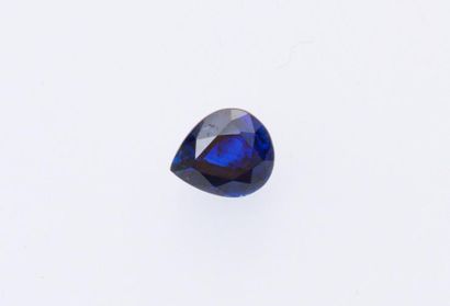 null Saphir bleu goutte 

Poids : 1.90 cts