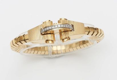 null Bracelet souple en or jaune 18K (750)le fermoir stylisé d'un cadenas à pont...