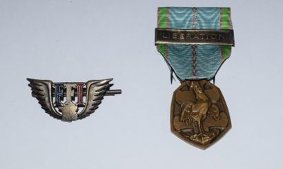 null [ WW2 ] [ F.F.I. ]

Ensemble d'une broche et d'une médaille :

Broche émaillée...