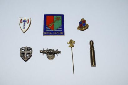 null [ Terre ] [ WW2 ] 

Ensemble de six insignes :

épingle de cravate en métal...