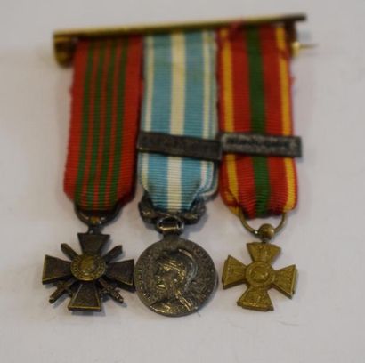 null [ Médaille ] [ WW2 ] [ Indochine ]

Brochette dorée ornée de trois miniatures...