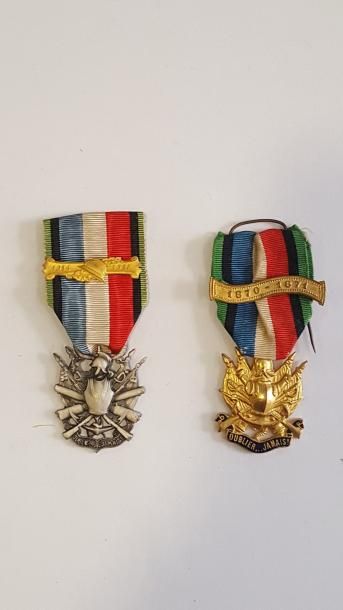 null [ Médaille ] [ Vétérans ]

Ensemble dedeux médailles :

Médaille des Vétérans...