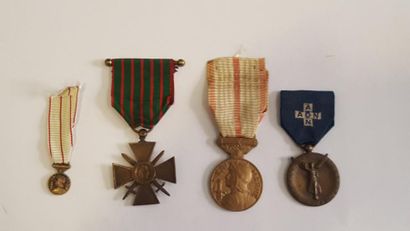 null [ WW1 ] [ Médaille ] 

Ensemble de trois médailles :

Médaille des Assistantes...