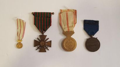 null [ WW1 ] [ Médaille ] 

Ensemble de trois médailles :

Médaille des Assistantes...