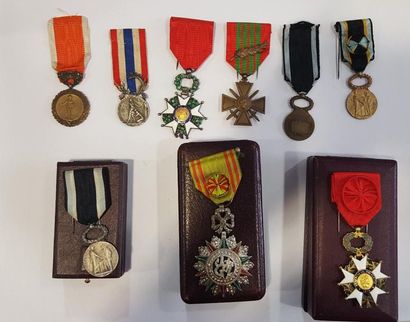 null [ Médaille ] Ensemble de quatre médailles militaires : Légion d' Honneur Chevalier...