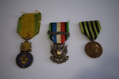 null [ Médaille ] [ Guerre de 1870 ]

Ensemble de trois médailles composé : 

- Médaille...