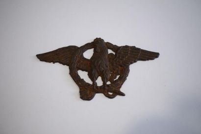 null [ France ]

Plaque en fonte de fer figurant un coq aux ailes éployées dans une...