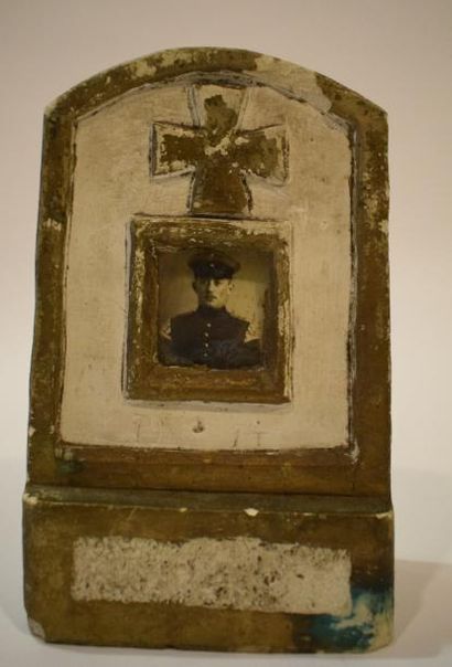 null [ WW1 ] [ Allemagne ]

Borne mémorielle en plâtre à l'image d'une tombe allemande....