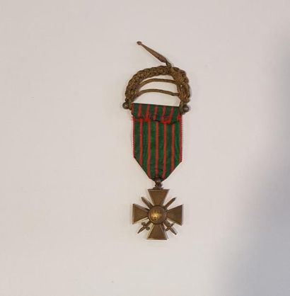 null [ WW1 ] [ Médaille ]

Croix de guerre 14-17 citation une étoile et fouragèr...