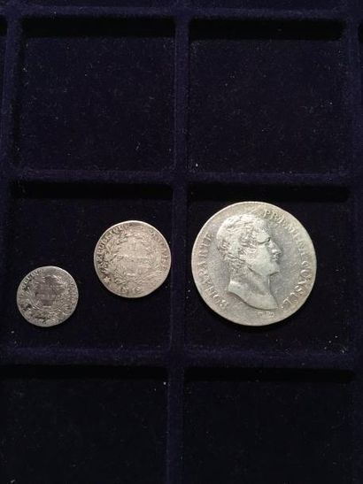null Ensemble de 3 pièces en argent " Bonaparte Premier Consul " :

5 francs " F301...