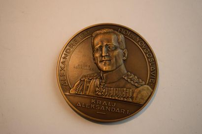 null [ Médaille ] [ Yougoslavie ] 

Médaille en bronze 

A l'avers : buste du roi...