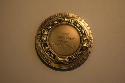 null [ Géographie ] 



Médaille en bronze argenté. 

A l'avers : allégorie - A....