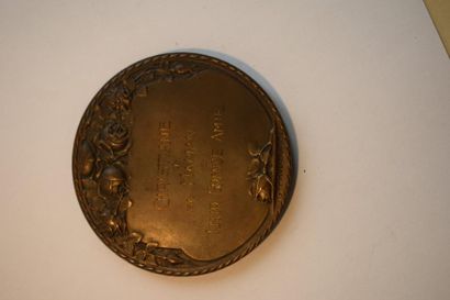 null [ Médaille ] [ Prud'homme ]

Médaille en bronze de style Art Déco.

Sur l'avers...