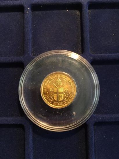 null Médaille en or (950/1000) commémorative Jean Paul II de 1983

Dans son écrin,...