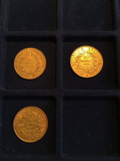 null 3 pièces en or de 20 francs Louis Napoléon "tête nue" (1852A x 3)
TB
Poids :...