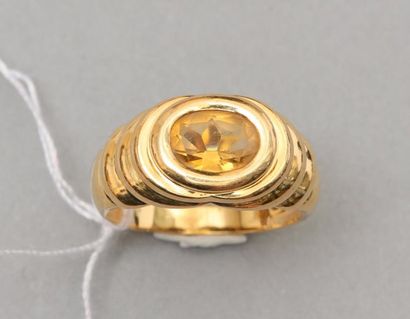 null Bague en or jaune 18k (750) sertie d'une citrine coussin. 

Taille : 54 ; Poids...