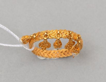 null Bague en or jaune 18k (750) et petites perles 

Poids brut : 2.33 g ; Tour de...