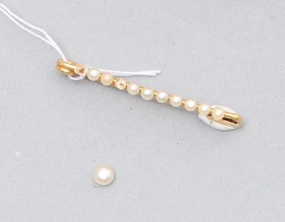 null Broche en or jaune 18k (750) ornée de perles fines (manques) 

Poids brut :...