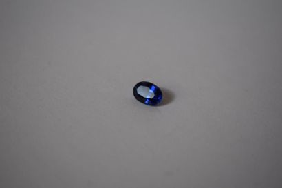 null Saphir bleu ovale 

Poids : 1.38 cts 