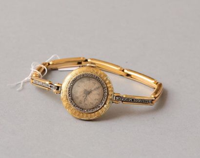 null Montre bracelet de dame en or jaune 18k (750) boitier rond, cadran crème à chiffres...