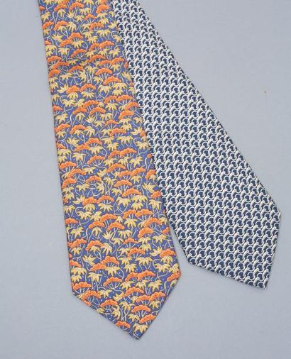 null HERMES

Lot de 2 cravates Hermès en soie, l'une à fond bleu marine décorée de...