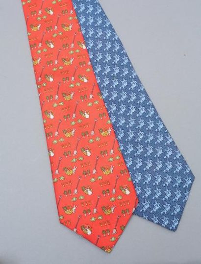 null HERMES

Lot de 2 cravates Hermès en soie, l'une à fond bleu stylisée de chevaux...