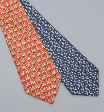 null HERMES

Lot de 2 cravates Hermès en soie, l'une à fond rouge à décor de feuillages,...